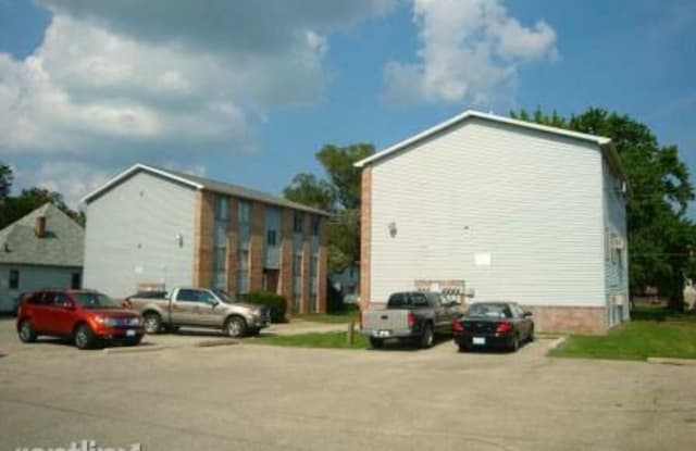 1114 4th St Apt 5 - 1114 4th St, Charleston, IL 61920