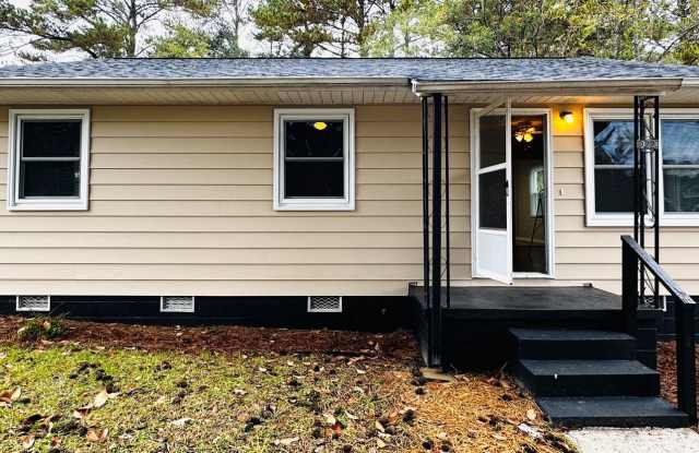 922 Rochester Drive - **Two Free Weeks Off First Full Months Rent**