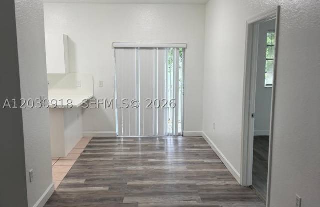 374 NE 27th Ave