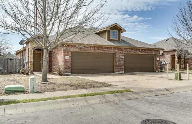 AVAILABLE NOW! Beautiful 3 Bedroom Townhome Located in Georgetown, TX!