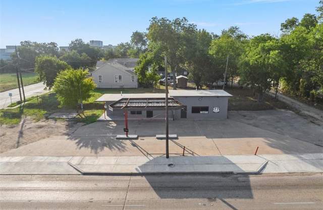 900 W Waco Drive