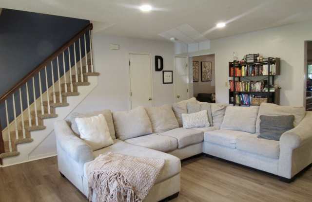 302 South Hill Lane