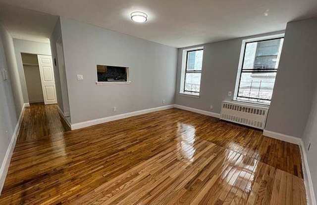 932 Bronx Park South