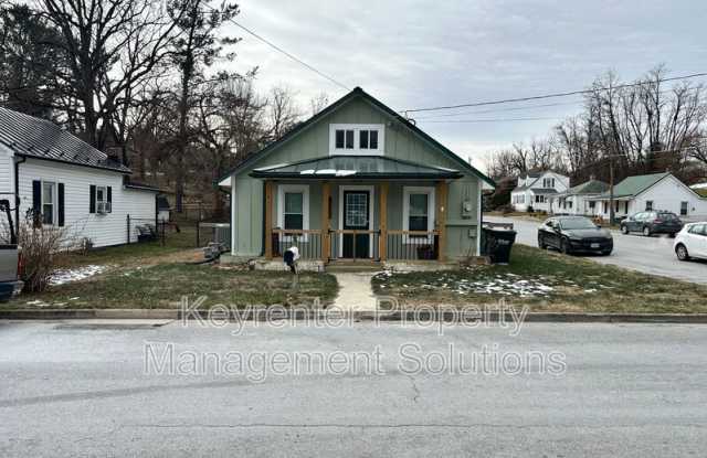 Photo of 2312 Poplar St