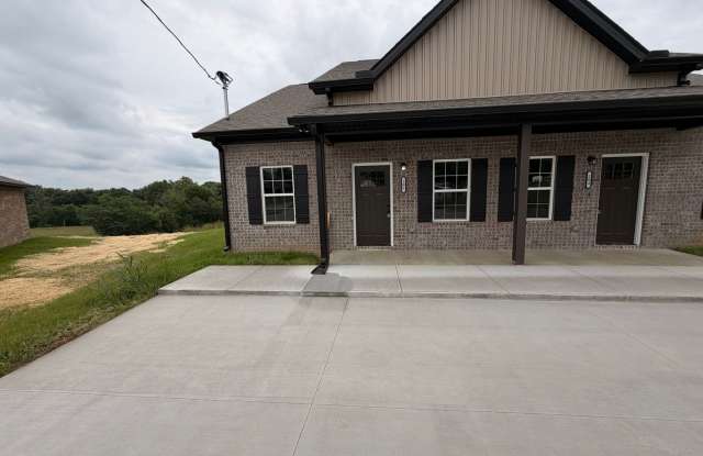 New Construction 3 bed 2 Bath Duplex in Shelbyville