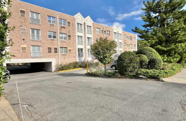 501 N Barry Avenue unit: 2F