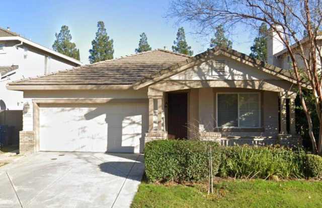 Photo of Immaculate 4/2 Single Story (N. Natomas)! **Please read entire ad for viewings**