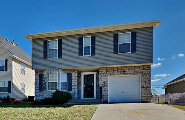 Charming 4-Bed Home in Kansas City with Garage Parking