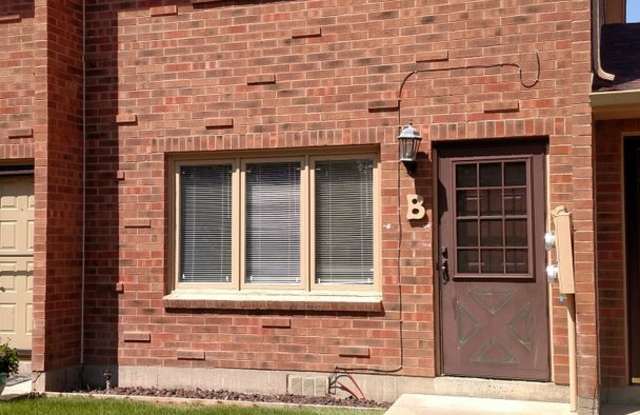 ALL PROSPECTIVE TENANTS MUST SUBMIT AN ONLINE APPLICATION AND BE PRE-QUALIFIED PRIOR TO ANY SHOWINGS.