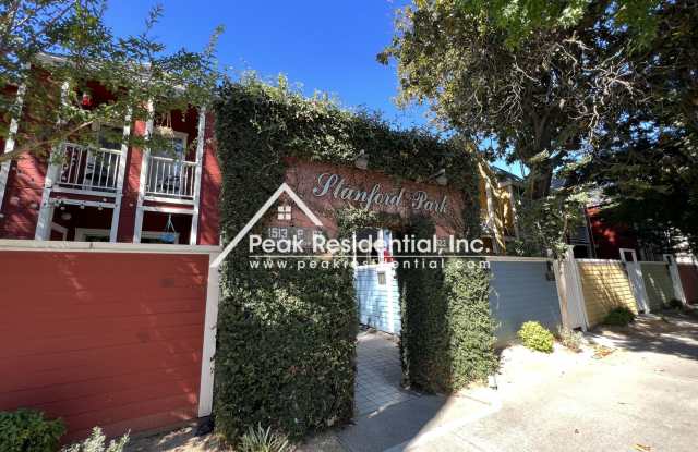 Updated 2bd/1.5ba Downtown Town House!