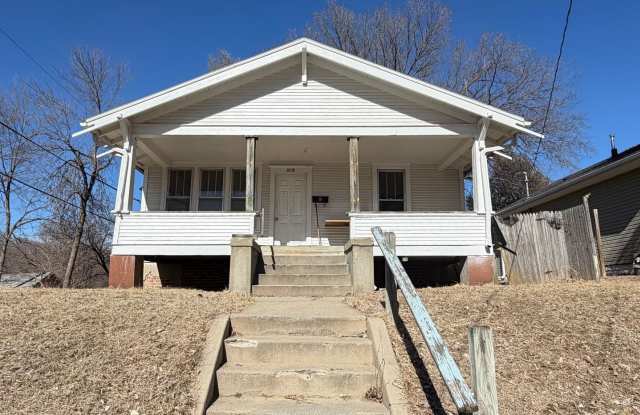 2 bed 1 bath House for rent!