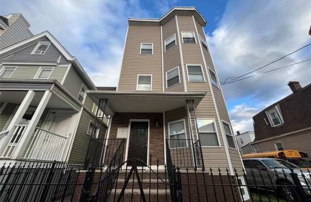 Photo of 42 Maple Avenue 2