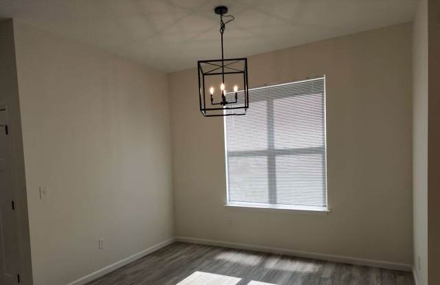 329 SW CHESTERFIELD CIRCLE