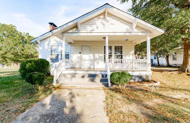 316 Cleveland Avenue - 316 Cleveland Avenue, Grover, NC 28073