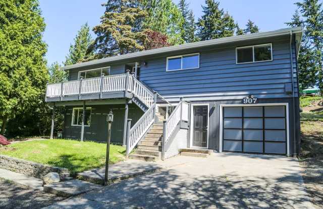 Pre-Leasing 7 Bedroom, 2 Bath Home!