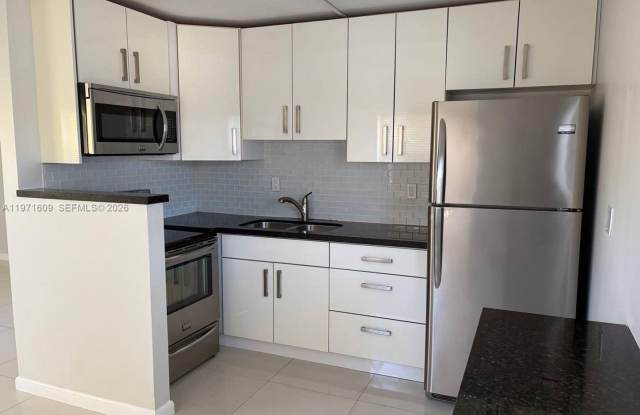 35 NE 13th Street 1-2, Fort Lauderdale, FL 33304