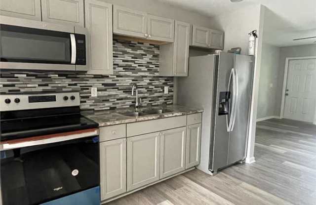 Photo of 806 12th Street East