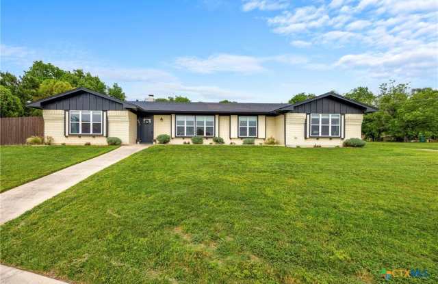 Photo of 921 Indian Trail