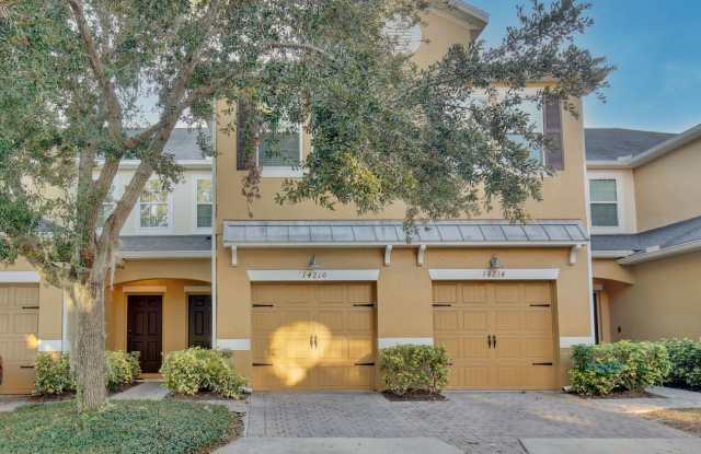 Lovely 3/2.5 Spacious Townhome with a 2 Car Garage in the Highly Desired Gated Community Oasis Cove at Lakeside Village - Windermere!