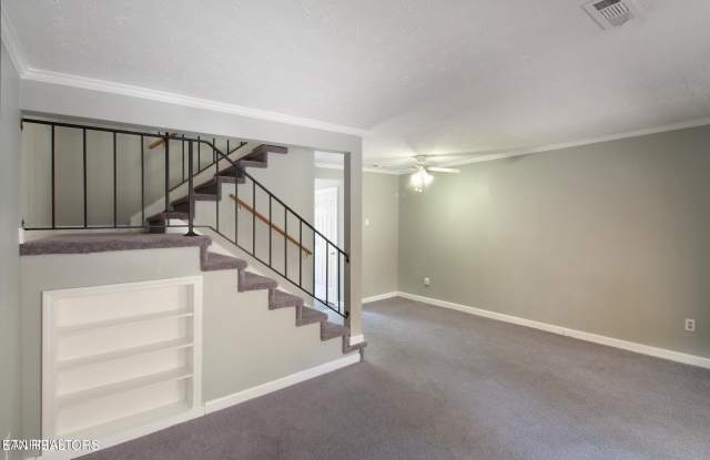 103 Lansdowne Drive unit: 103