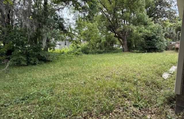 Beautiful 3 Bedroom 2 Bath House with New Kitchen