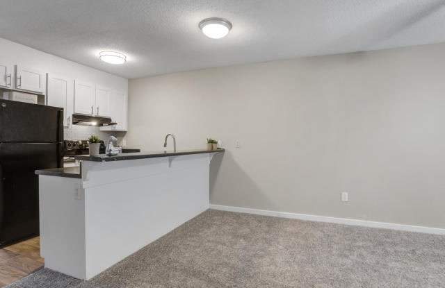 300 Hunters Rd Unit D33