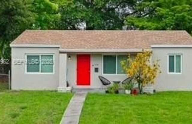 Photo of 1385 NE 133rd St