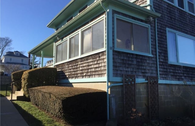 18 Sea View Avenue - 18 Seaview Ave, Newport, RI 02840