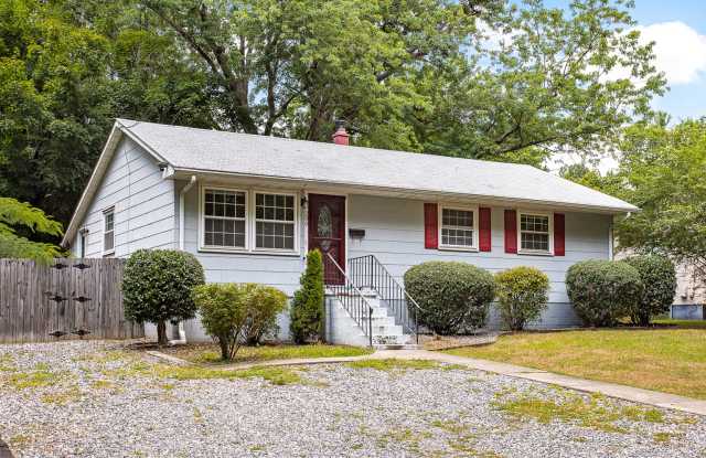 Charming 3-Bedroom Rancher with Hardwood Floors and Spacious Fenced Yard in Highland Springs