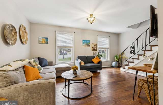 215 COMMONS Drive NW