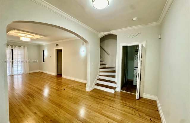 327 W 28th St