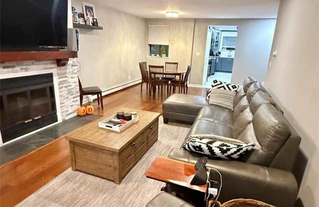 42 Briar Cliff unit: #4- 2