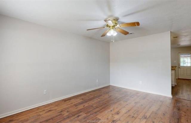 412 University Oaks Boulevard