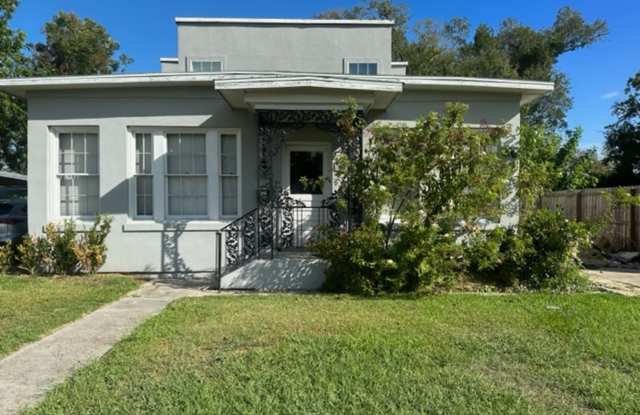 Spacious 3B/1B Home near Downtown Lake Charles - 643 11th Street, Lake Charles, LA 70601