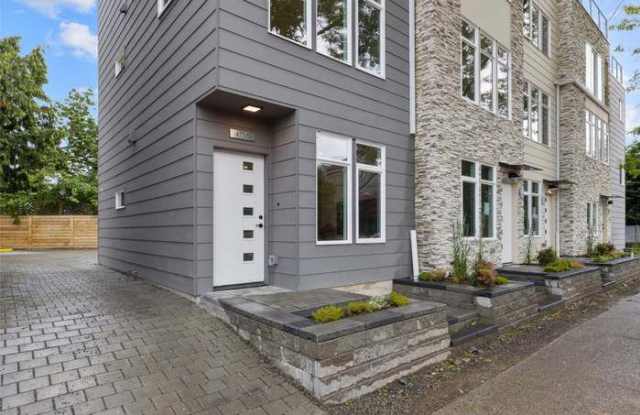 4758 Green Lake Way North