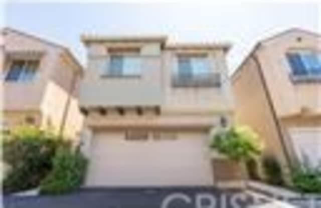 7606 N Courage Way - 7606 N Courage Way, Los Angeles, CA 91405