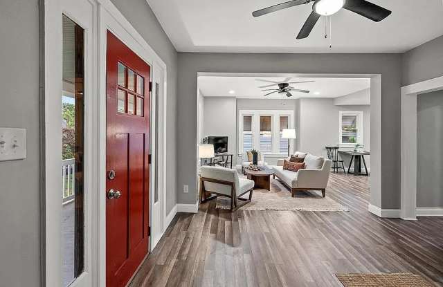 Gorgeous 4 or 5 bed 3.5 Bath in Madisonville!!