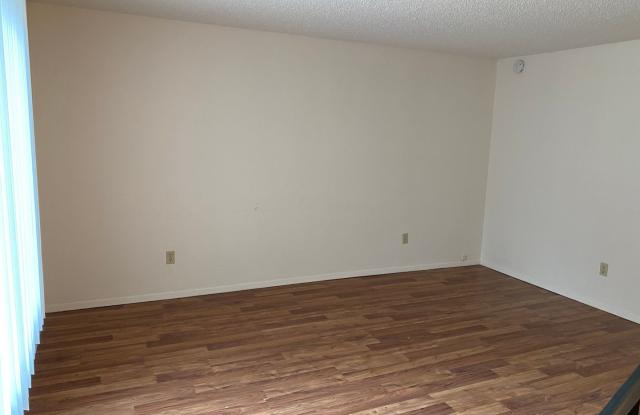 2 bedroom 1 bath Town Home for rent