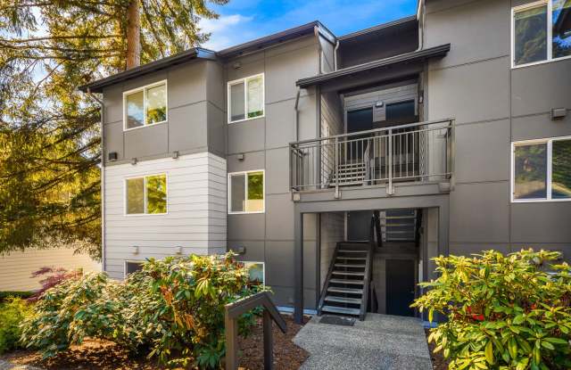 2 Bed, 1 Bath Condo with Easy Access to I-405
