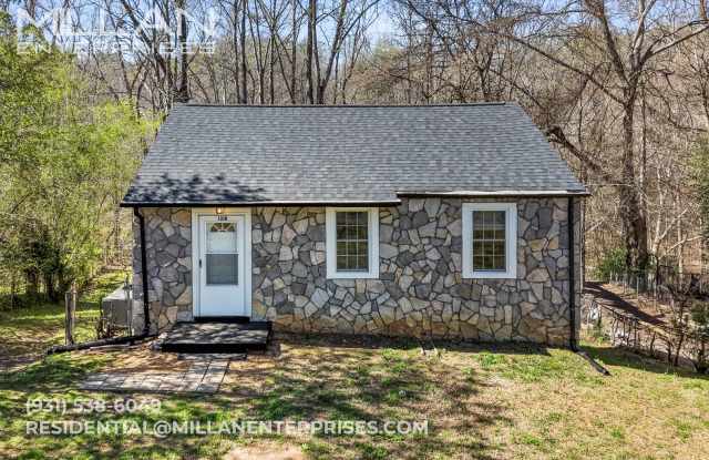 Great Location with Easy Access to Fort Campbell & Downtown