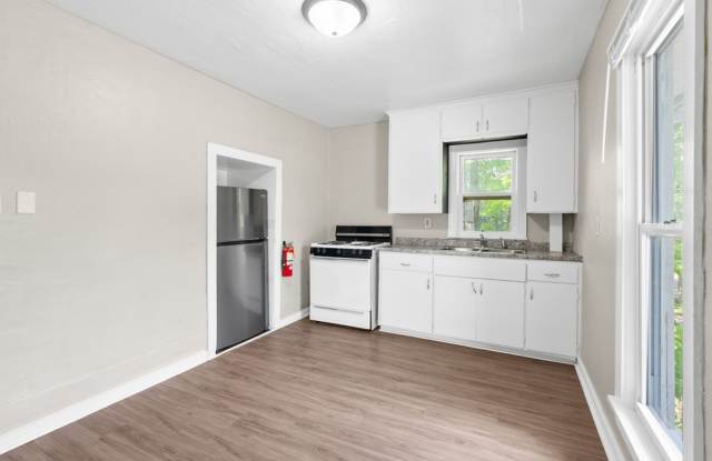 2321 Iowa St