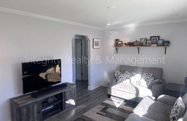 3 Bed/1 Bath, 1,051 Sqft - 901 S Alcott St Denver, CO 80219