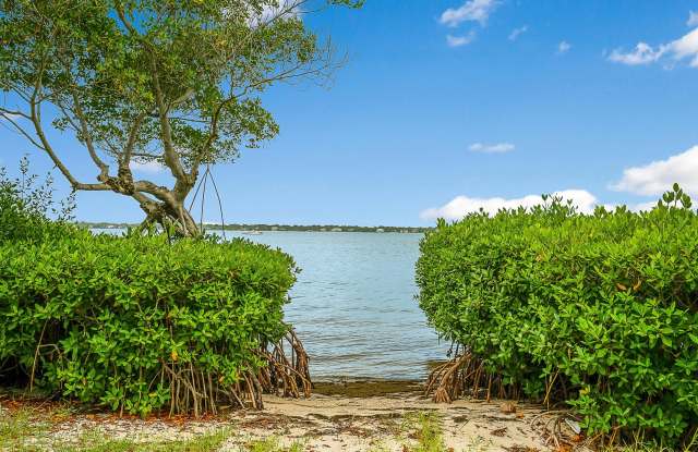 269 NE Edgewater Drive