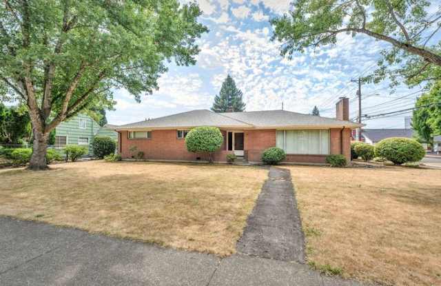 912 East Main Street