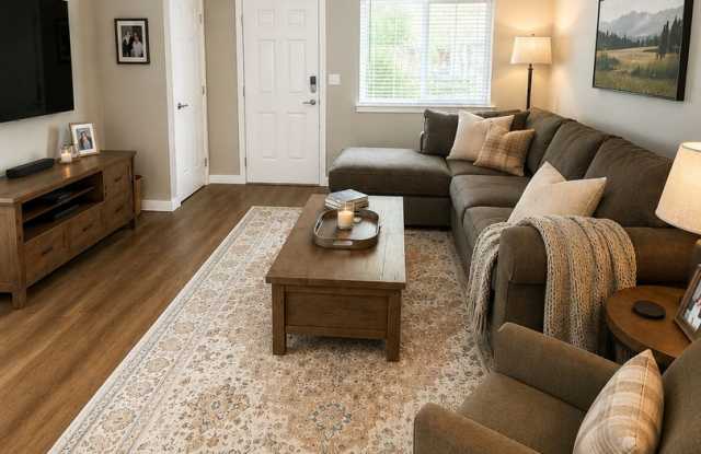 3417 Cascade Loop - Triplex