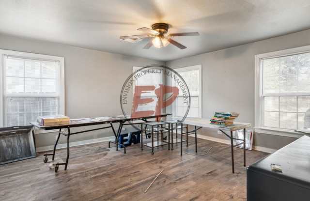 Photo of 3201 Live Oak Ave