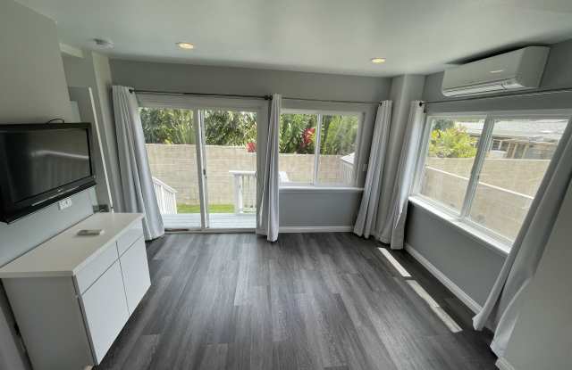 6153 Kalaniana'ole Highway - 1