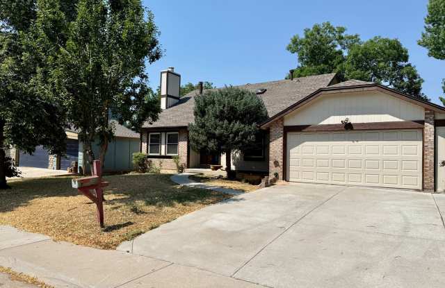 Spacious Home in the Heart of Aurora with 4 Bedrooms and 3 Bathrooms, with a loft and optional 5th Bedroom (non-conforming)