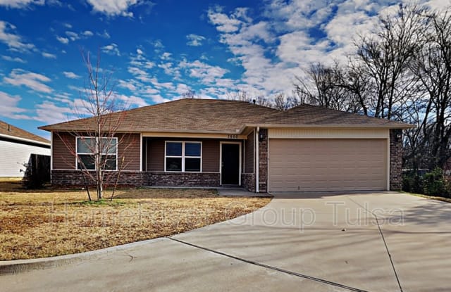 2800 Lariat Ln - 2800 Lariat Lane, Claremore, OK 74017