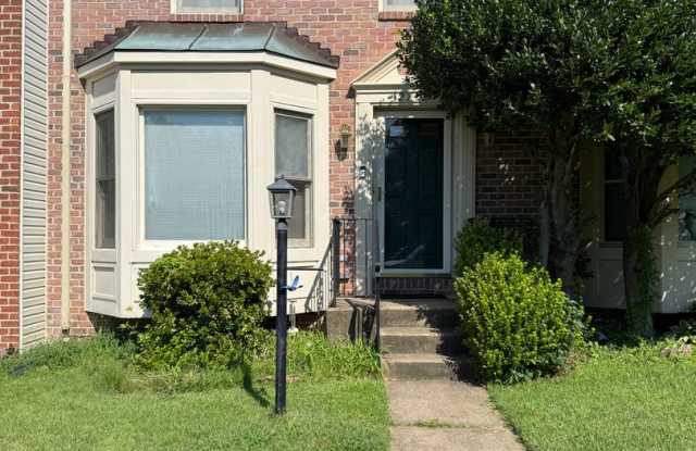2740 Winston CT